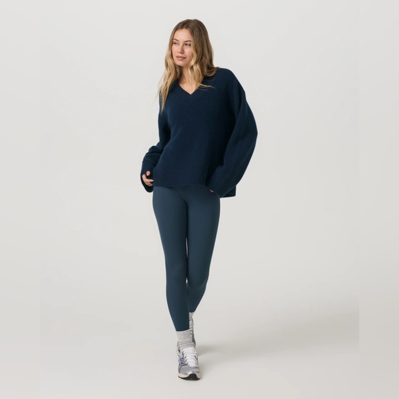 Vuori Ocean Blue Émilie Cashmere Oversized V-Neck - Picture 4 of 4